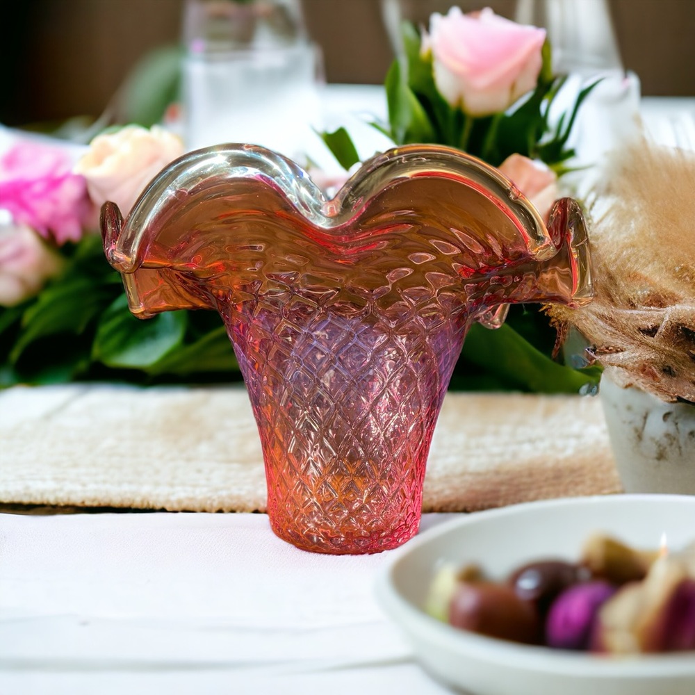 Gorgeous vintage glass diamond basket weave basket / vase / bowl with scalloped - Picture 4 of 13
